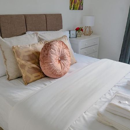 Modern & Artistic Design Humphreys Lodge - Sleep 6 CBG エクステリア 写真