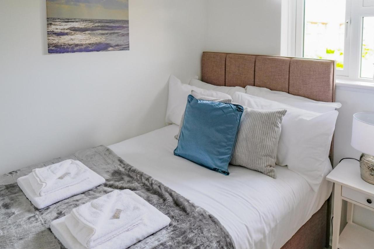 Modern & Artistic Design Humphreys Lodge - Sleep 6 CBG エクステリア 写真