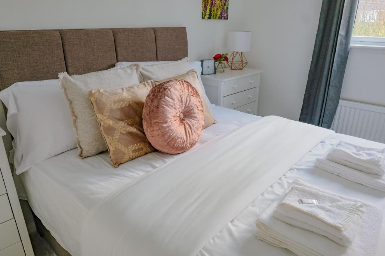 Modern & Artistic Design Humphreys Lodge - Sleep 6 CBG エクステリア 写真