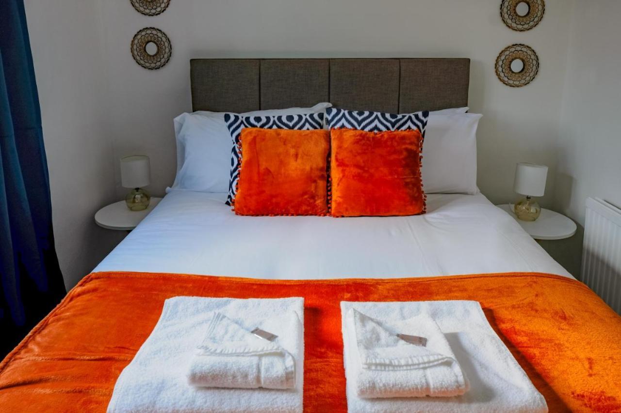 Modern & Artistic Design Humphreys Lodge - Sleep 6 CBG エクステリア 写真