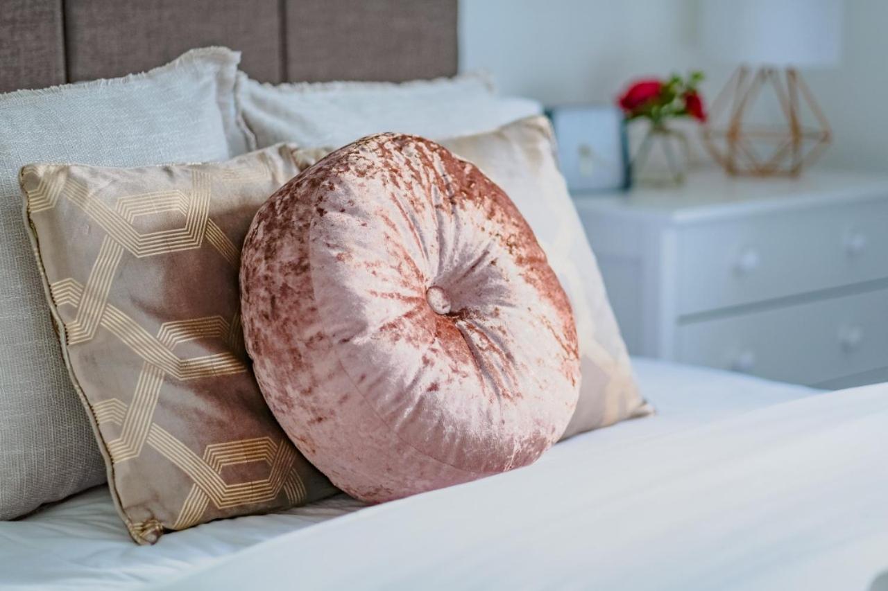 Modern & Artistic Design Humphreys Lodge - Sleep 6 CBG エクステリア 写真