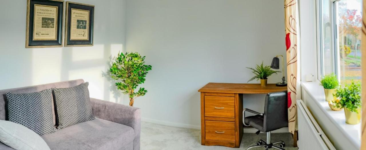 Modern & Artistic Design Humphreys Lodge - Sleep 6 CBG エクステリア 写真